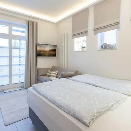 Altes Postamt, Zeppelinstrasse, Binz, 18609 * Binz