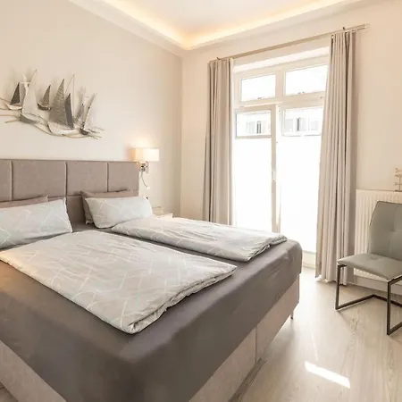 Apartment Altes Postamt, Zeppelinstrasse, Binz, 18609 *