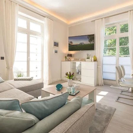 Altes Postamt, Zeppelinstrasse, Binz, 18609 * Binz